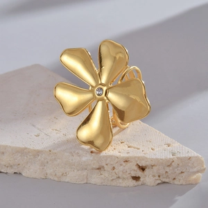 Minimalist 18K gold plated stainless steel clover ring with sparkling center zircon