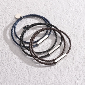 Tres pulseras de cuero PU trenzado con cierres cilíndricos de acero inoxidable