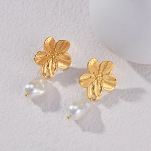 Französische Vintage-Ohrstecker aus Gold mit eleganten Barock-Süßwasserperlen