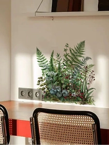 Détail de stickers muraux fougères vertes sur un mur blanc dans un bureau moderne