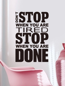 Adesivo murale nero motivazionale in PVC con frase Don't stop when you are tired