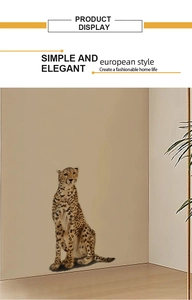 Adesivo murale ghepardo seduto realistico con pennellate artistiche per decorazione d'interni