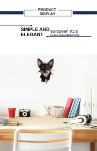 Sticker mural 3D détaillé avec un chien réaliste sortant d'une fissure dans le mur