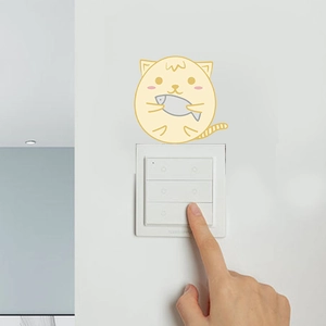 Lustiger Wandaufkleber mit gelber Katze für die Dekoration von Lichtschaltern