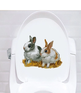 Détail de deux mignons lapins stickers muraux en PVC étanche sur abattant de WC