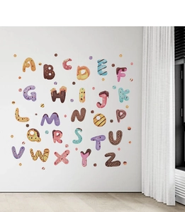 Détail de stickers muraux alphabet colorés style dessert pour décoration de chambre d'enfant