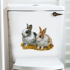 Sticker mural créatif avec deux adorables lapins dessinés à la main sur un réservoir de WC