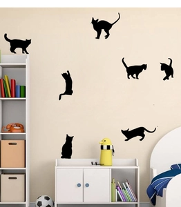 Détail de sept stickers muraux silhouettes de chats noirs aux poses variées pour la décoration
