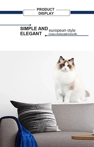 Détail de l'autocollant mural chat ragdoll réaliste aux yeux bleus dans un salon moderne