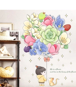 Détail du sticker mural fille au ballon de fleurs et citation pour décor de salon
