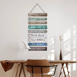 Plaque murale inspirante en bois multicolore avec citations motivantes et texture rustique