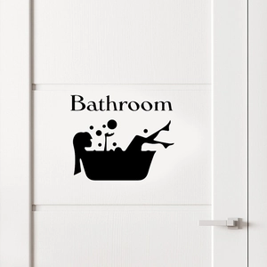Sticker mural salle de bain noir avec silhouette de personne dans une baignoire et bulles