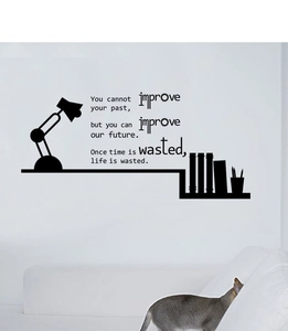 Détail du sticker mural en PVC noir avec silhouette de bureau et citation de motivation