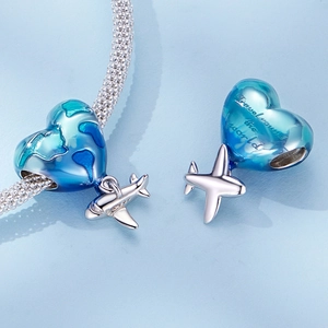 S925 Sterling Silber Herz Erde Charm mit kleinem Flugzeug Anhänger für Reise Armbänder