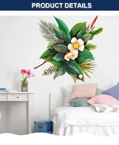 Dettaglio di adesivo murale con foglie tropicali e fiori gialli su una parete bianca