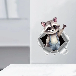 Sticker mural 3D représentant un raton laveur cartoon sortant d'un mur brisé