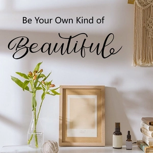 Sticker mural Be Your Own Kind of Beautiful sur mur blanc avec décor d'intérieur