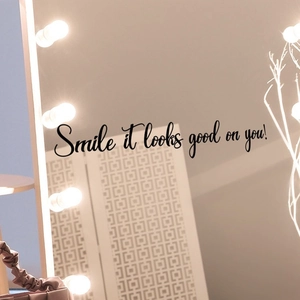 Sticker mural Smile it looks good on you pour miroir de maquillage et décoration