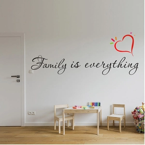 Sticker mural adhésif 'Family is everything' avec cœur rouge pour décoration salon