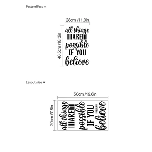 Détail du sticker mural avec citation inspirante montrant la taille et l'effet de pose