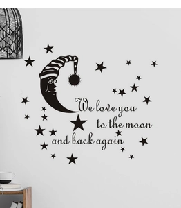 Détail du sticker mural lune et étoiles avec texte We love you to the moon and back