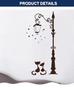 Détail du sticker mural avec lampadaire cartoon, deux chats et des étoiles