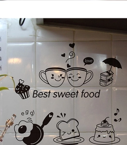 Dettaglio di adesivi murali da cucina con simpatici motivi di caffè e uova su piastrelle