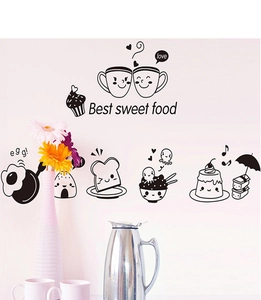 Dettaglio di adesivi murali da cucina neri creativi con motivi di cupcake e caffè vivaci