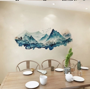 Detail van Chinese inktlandschap muursticker met blauwe bergen in de eetkamer omgeving