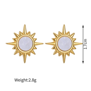 Detalle de los pendientes de estrella dorados de 1,7 cm con piedra lila y dimensiones