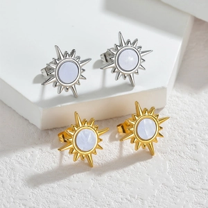 Pendientes de estrella minimalistas en oro de 18K y plata con incrustación de nácar