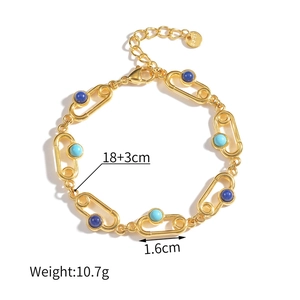 Vista detallada de la pulsera bohemia dorada con piedras turquesas y marcas de tamaño