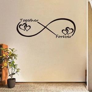 Detail der Unendlichkeitssymbol-Wandtattoos mit Herzen und Together Forever Schrift