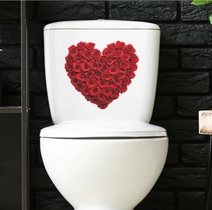 Dettaglio adesivo a forma di cuore con rose rosse su superficie in ceramica bianca