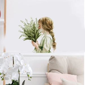Sticker Mural Fille Tenant Un Bouquet De Muguet PVC Autocollant Amovible Pour Décoration De Salon Et Chambre À Coucher