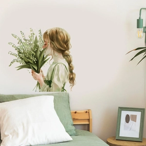 Sticker mural d'une jeune fille avec bouquet de muguet pour décorer la chambre