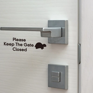 Self-adhesive PVC door decal with turtle icon and Please Keep The Gate Closed text