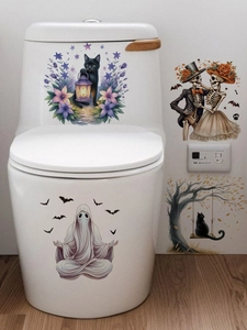 Detail von Halloween-Aufklebern mit schwarzer Katze und Geist auf dem Toilettendeckel