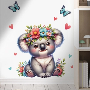 Détail d'autocollant mural koala mignon avec couronne de fleurs et papillons bleus