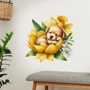 Dettaglio di un adesivo da parete con un tenero cucciolo che dorme tra i fiori gialli