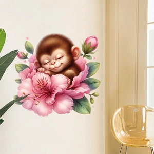 Dettaglio dell'adesivo murale con scimmietta che dorme tra fiori rosa in salotto