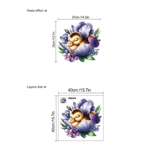 Dettaglio dell'effetto posa e dimensioni dell'adesivo murale anatra dormiente tra i fiori