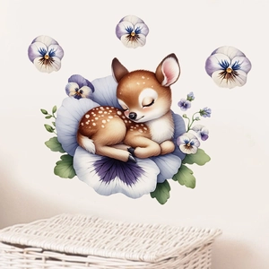 Adesivo murale con cerbiatto che dorme e fiori viola per cameretta accogliente