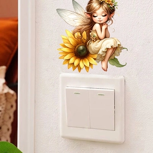 Détail d'autocollant mural fée papillon sur tournesol pour décoration d'interrupteur