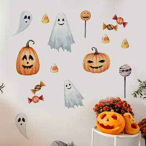 Halloween Wandsticker im Aquarellstil mit süßen Geistern und Kürbissen auf weißer Wand
