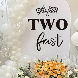 Adesivo murale Two Fast con bandiere da corsa per decorazione della festa di 2 anni