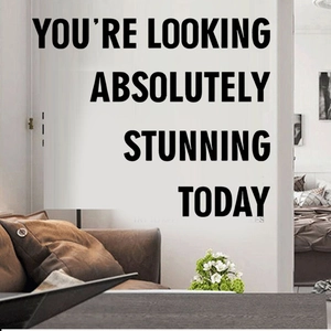 Detailansicht 'YOU'RE LOOKING ABSOLUTELY STUNNING TODAY' inspirierendes Wandtattoo aus Vinyl