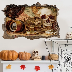 Dettaglio di un adesivo murale 3D per Halloween con teschio, cannocchiale e bussola