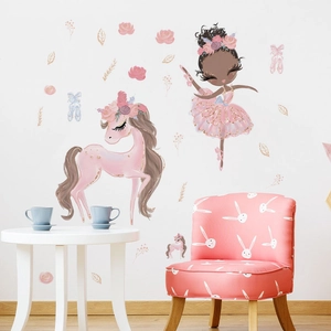 Détail de stickers muraux ballerine rose et licorne pour décoration de chambre enfant