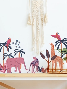 Vue détaillée des stickers muraux animaux avec éléphant et girafe sur un mur blanc pur